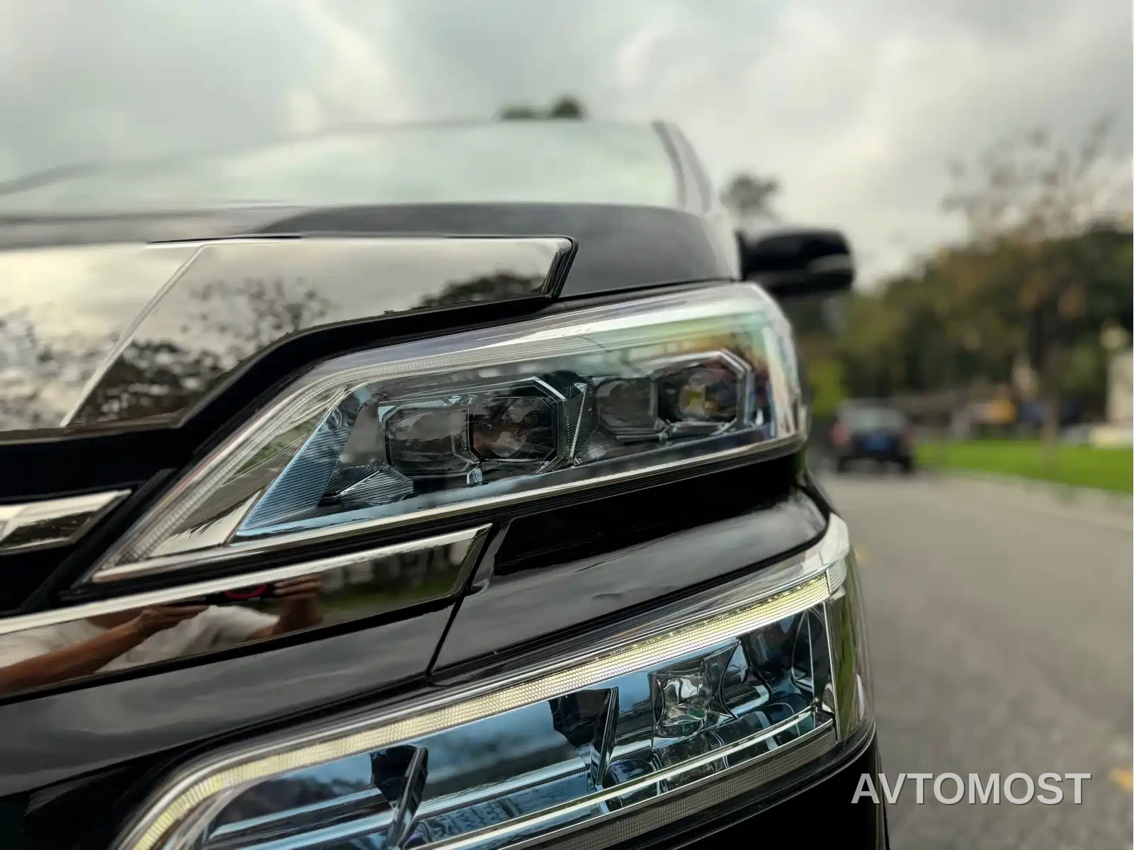 Toyota Vellfire 2020 Twin Engine 2.5L HV Luxury Edition — фото 8