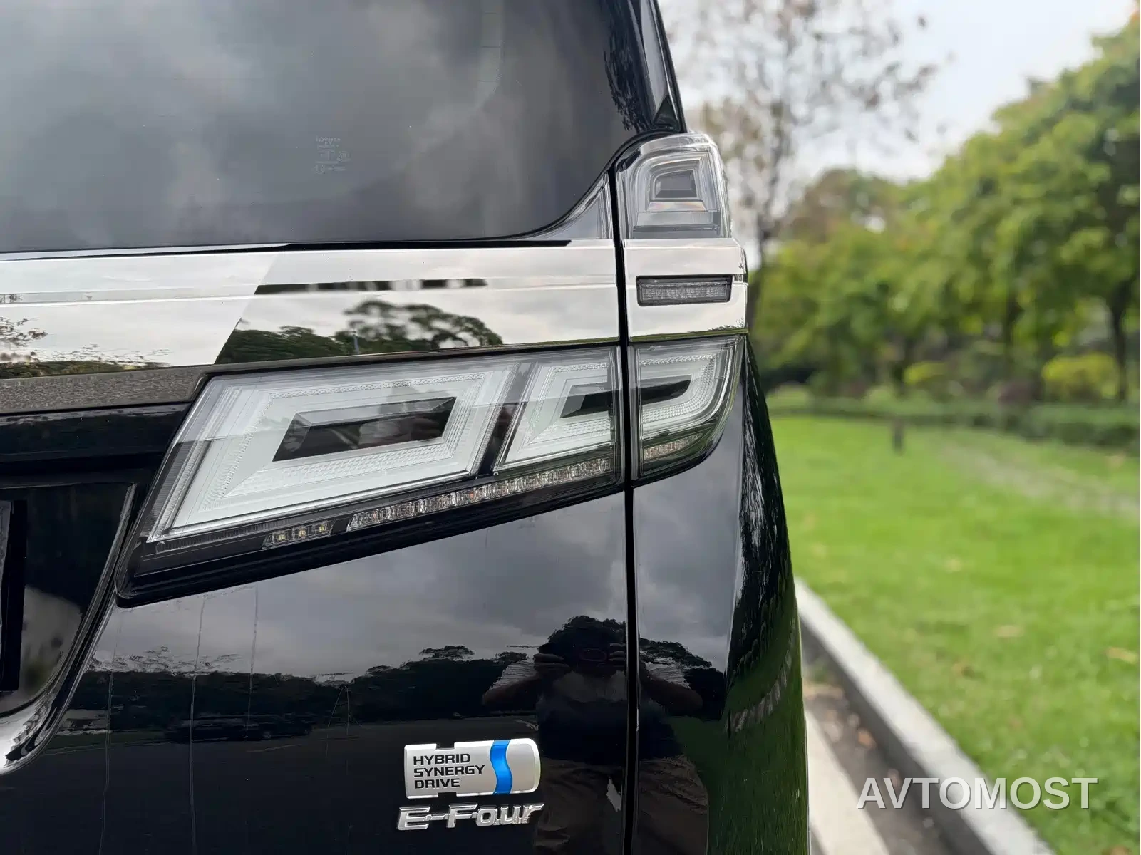 Toyota Vellfire 2020 Twin Engine 2.5L HV Luxury Edition — фото 10