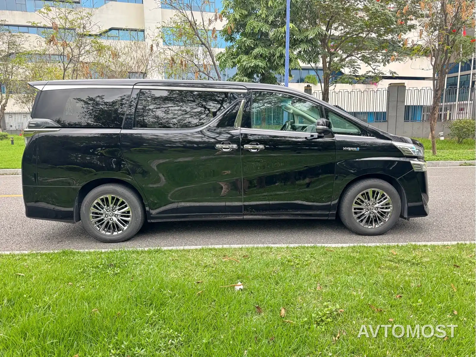 Toyota Vellfire 2020 Twin Engine 2.5L HV Luxury Edition — фото 11