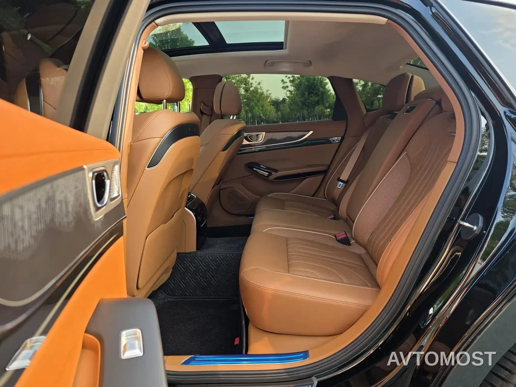 Hongqi H9 2025 Facelift 2.0T 2WD Flagship Luxury Business Edition 5-seater — фото 10