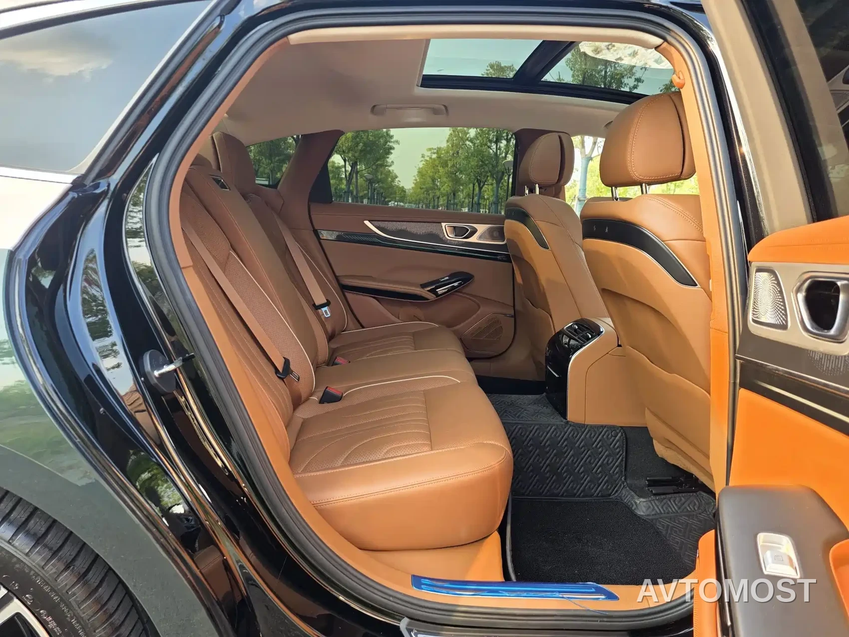 Hongqi H9 2025 Facelift 2.0T 2WD Flagship Luxury Business Edition 5-seater — фото 11