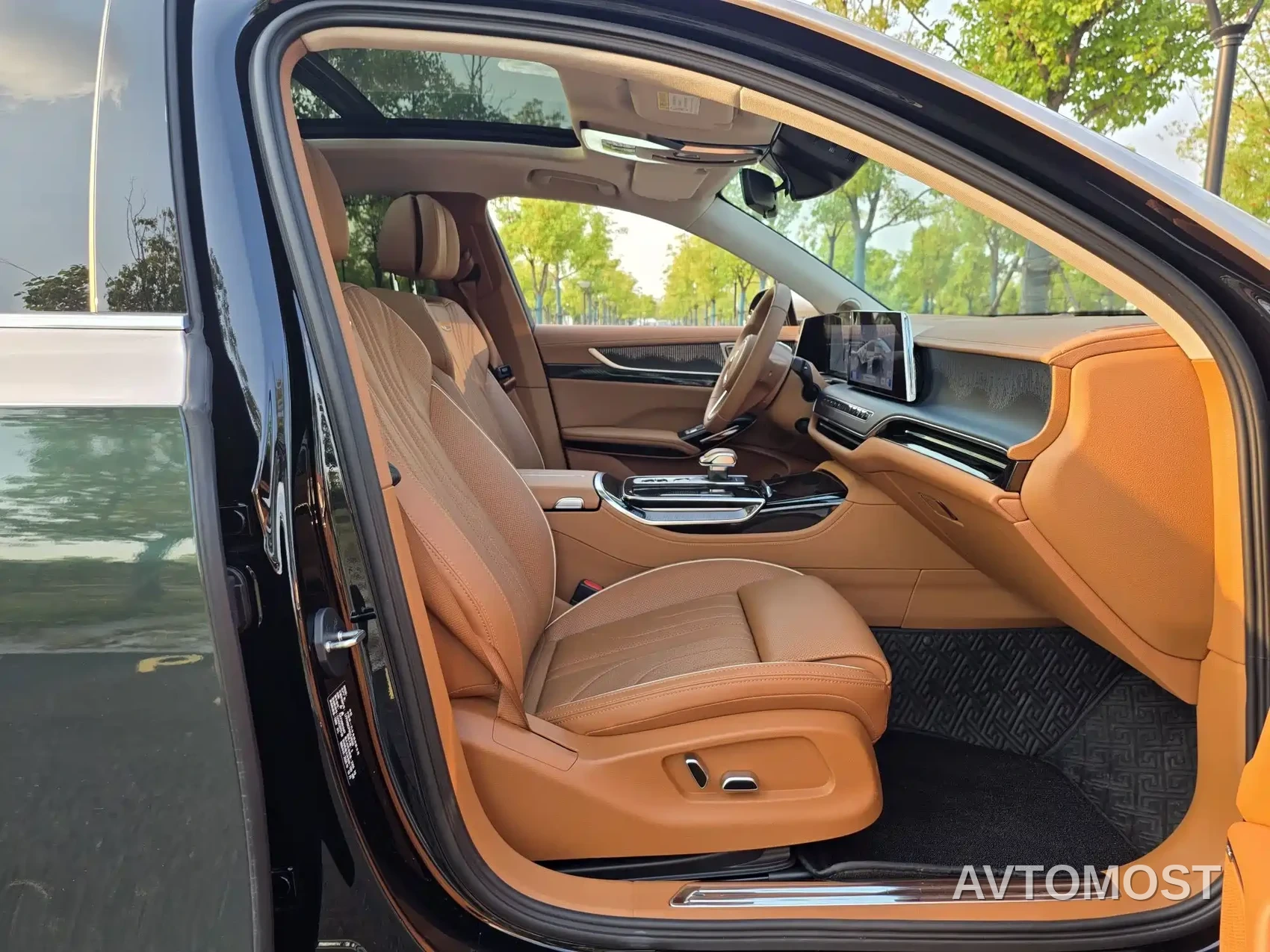 Hongqi H9 2025 Facelift 2.0T 2WD Flagship Luxury Business Edition 5-seater — фото 12