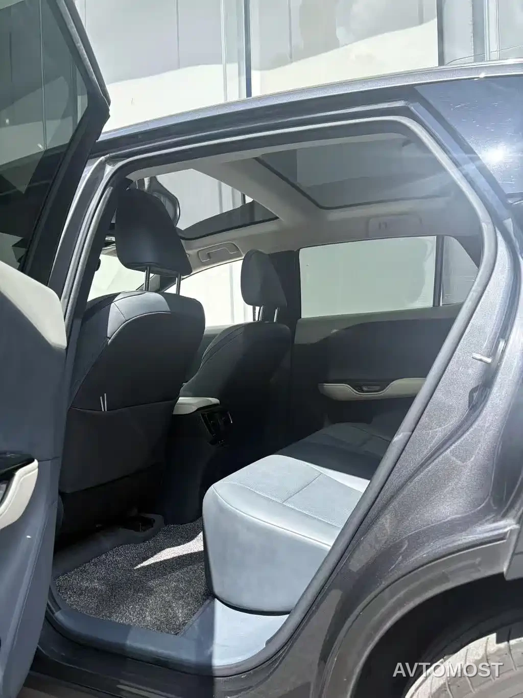 Lexus RZ 2023 450e 4WD Deluxe — фото 9
