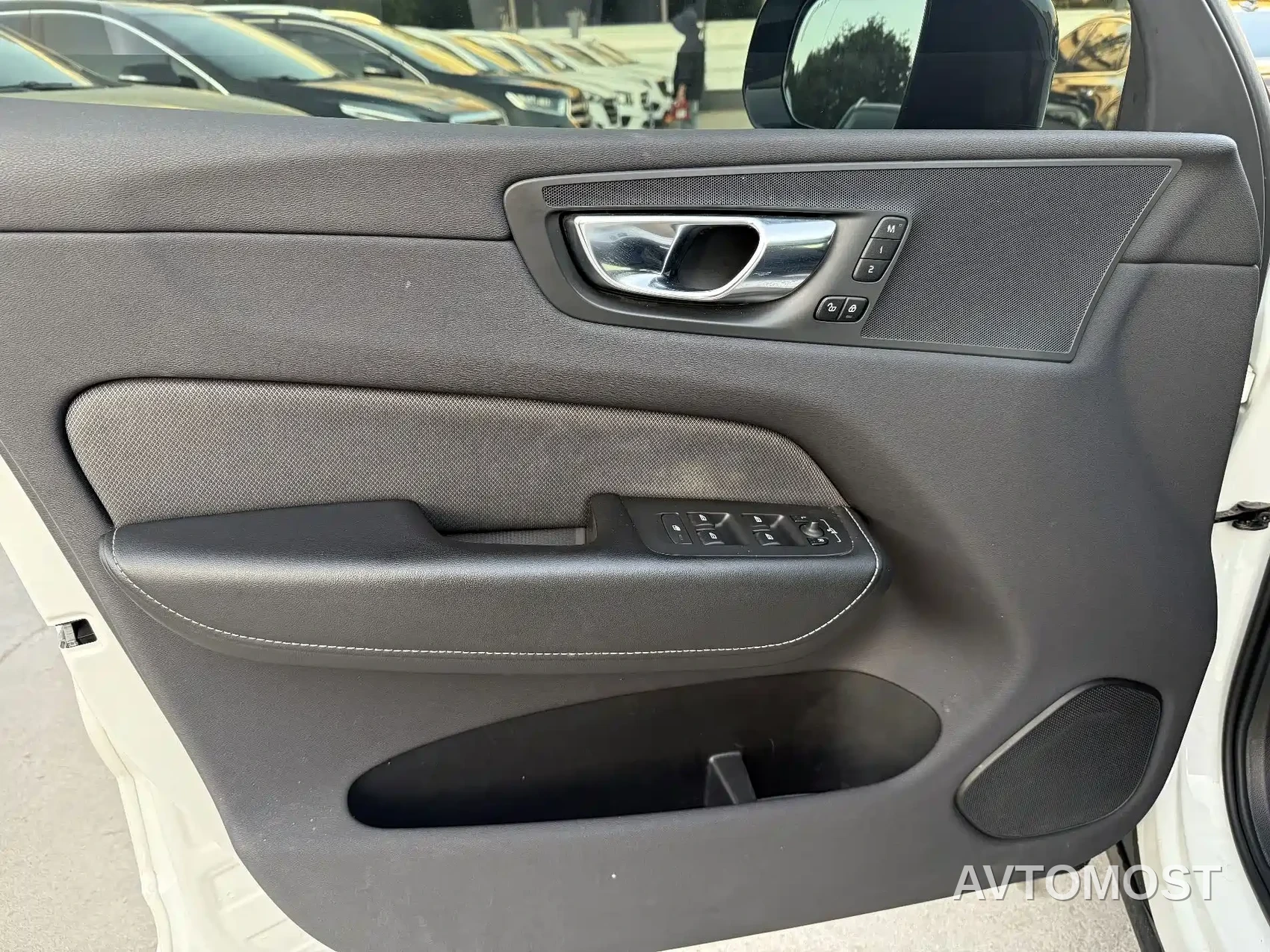 Volvo XC60 Plug-in Hybrid 2021 T8 E-Drive Hybrid Inscription Sport — фото 3