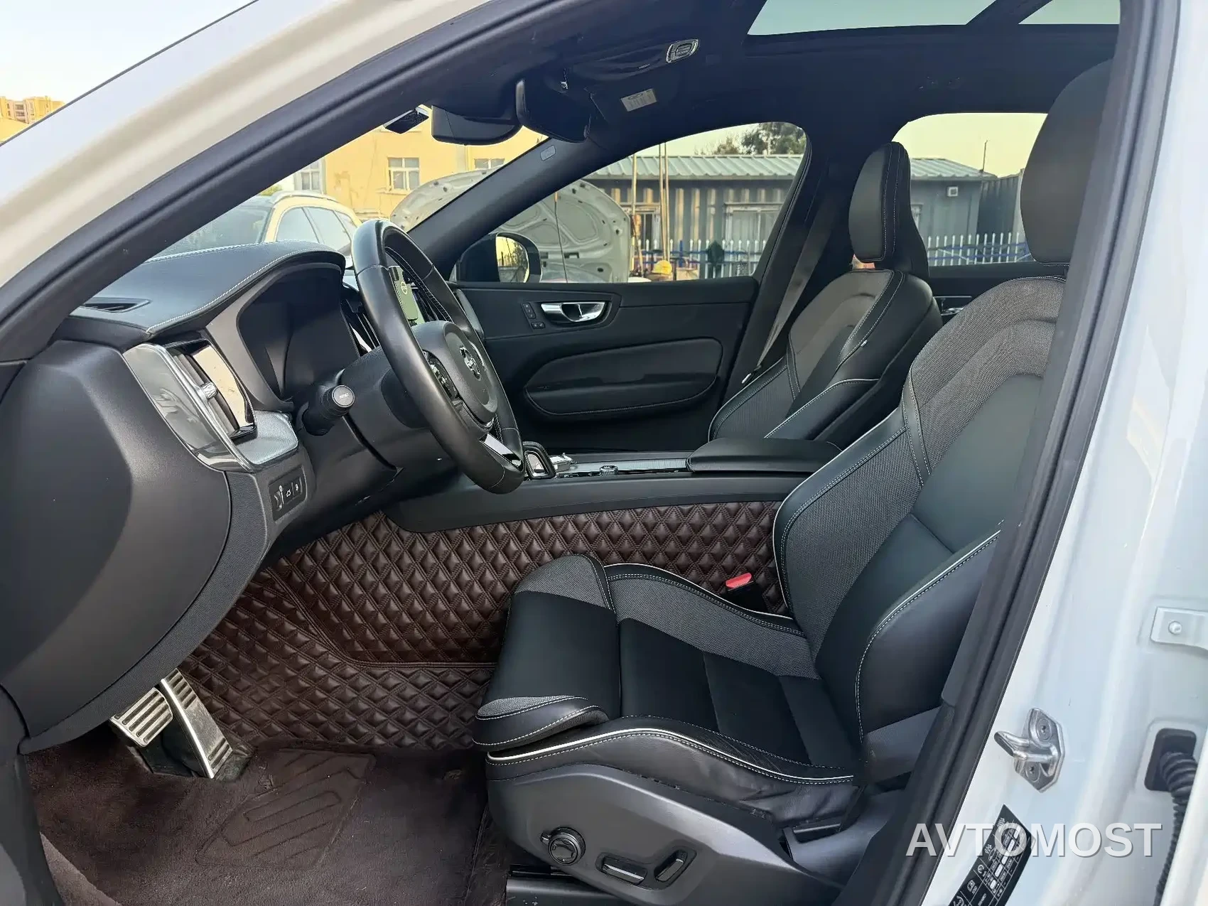 Volvo XC60 Plug-in Hybrid 2021 T8 E-Drive Hybrid Inscription Sport — фото 4