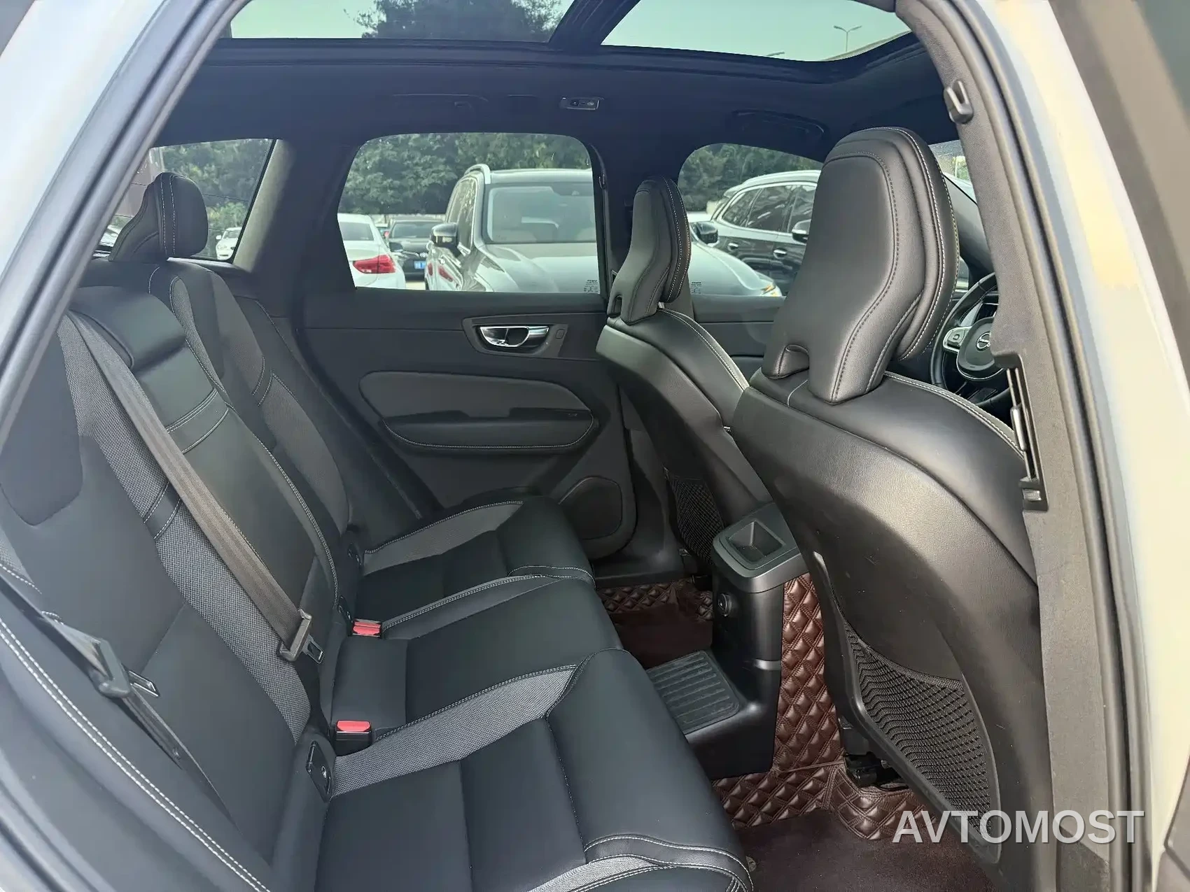 Volvo XC60 Plug-in Hybrid 2021 T8 E-Drive Hybrid Inscription Sport — фото 5