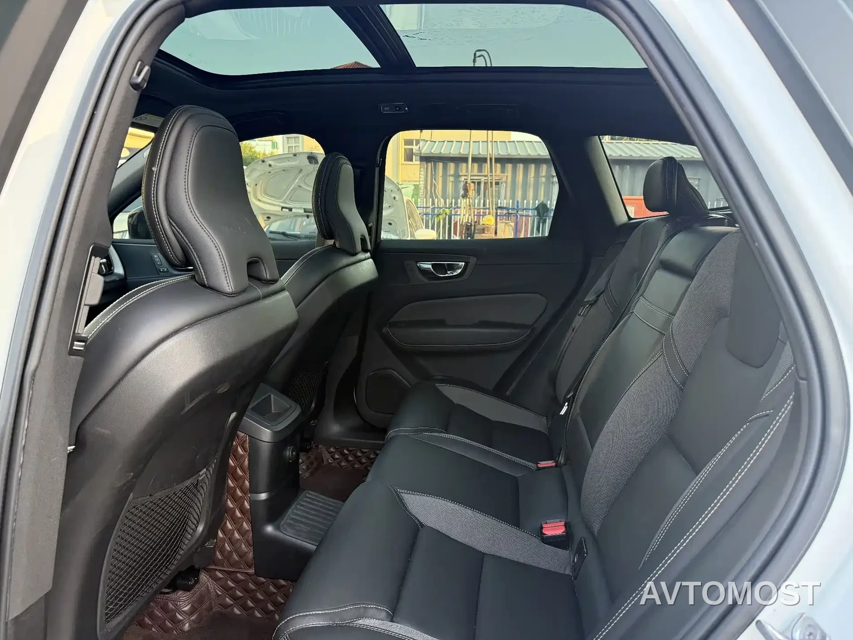 Volvo XC60 Plug-in Hybrid 2021 T8 E-Drive Hybrid Inscription Sport — фото 6