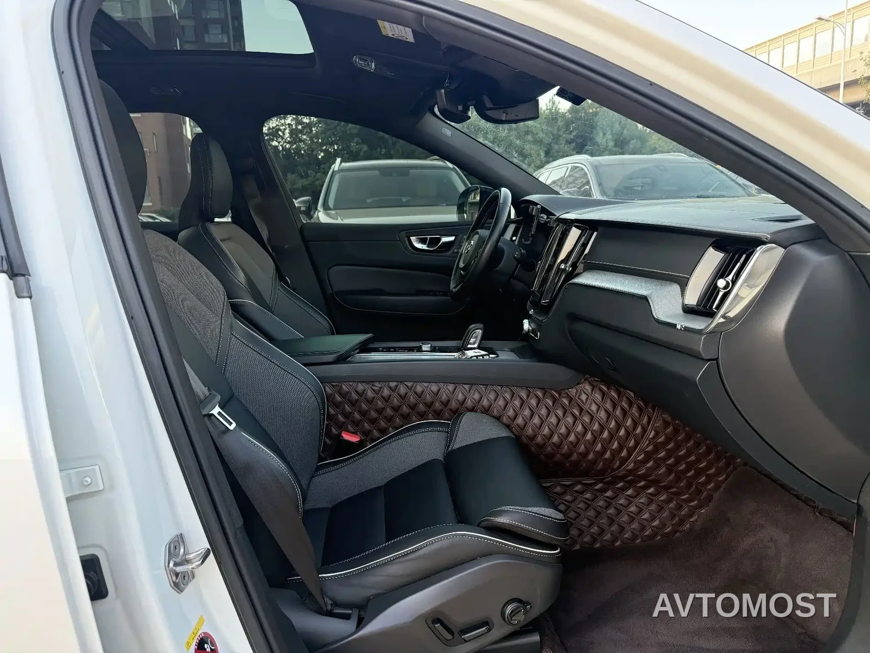 Volvo XC60 Plug-in Hybrid 2021 T8 E-Drive Hybrid Inscription Sport — фото 9