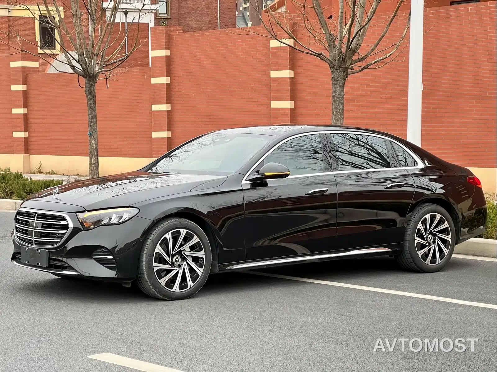 Mercedes-Benz E-Class 2024 Facelift E 300 L Luxury — фото 1