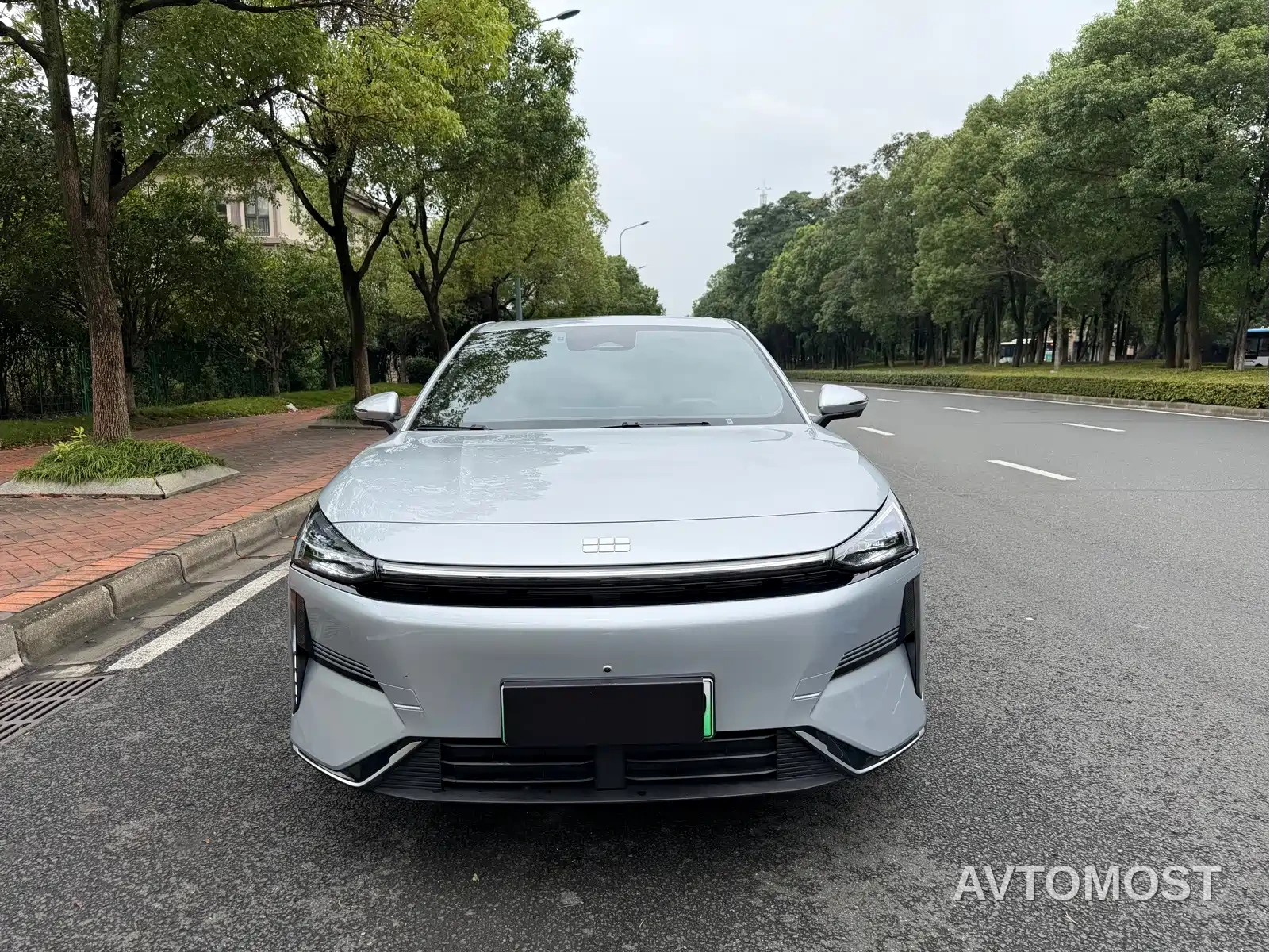 Geely Galaxy L6 2025 EM-i 140km Voyage Edition — фото 2