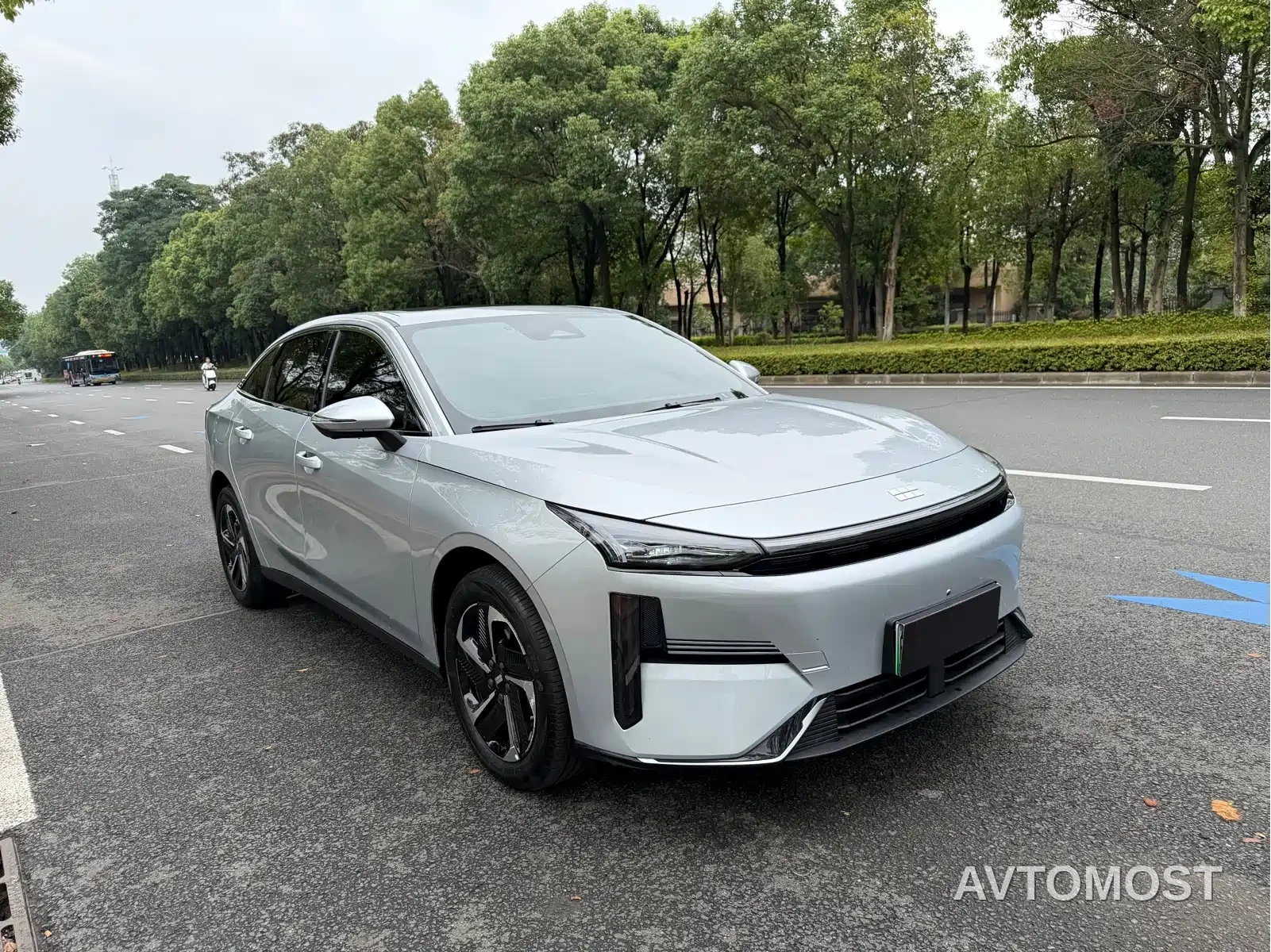Geely Galaxy L6 2025 EM-i 140km Voyage Edition — фото 3