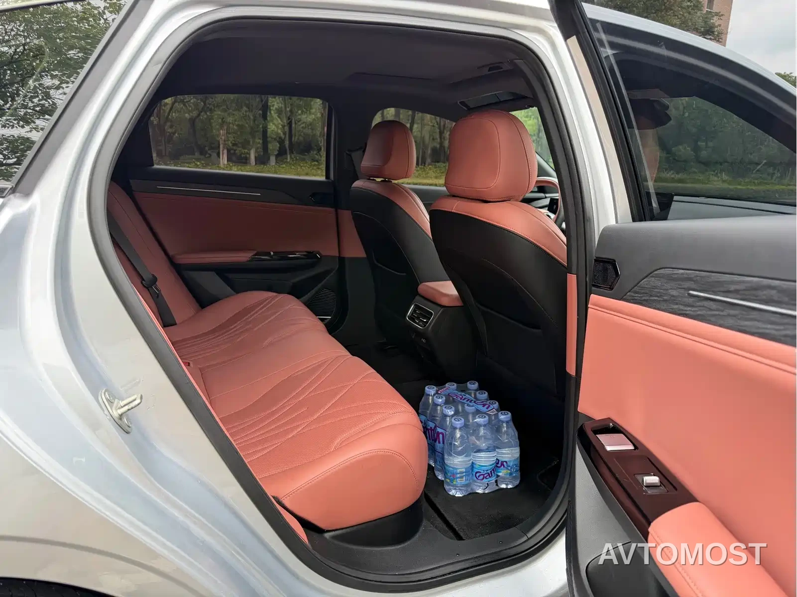 Geely Galaxy L6 2025 EM-i 140km Voyage Edition — фото 8