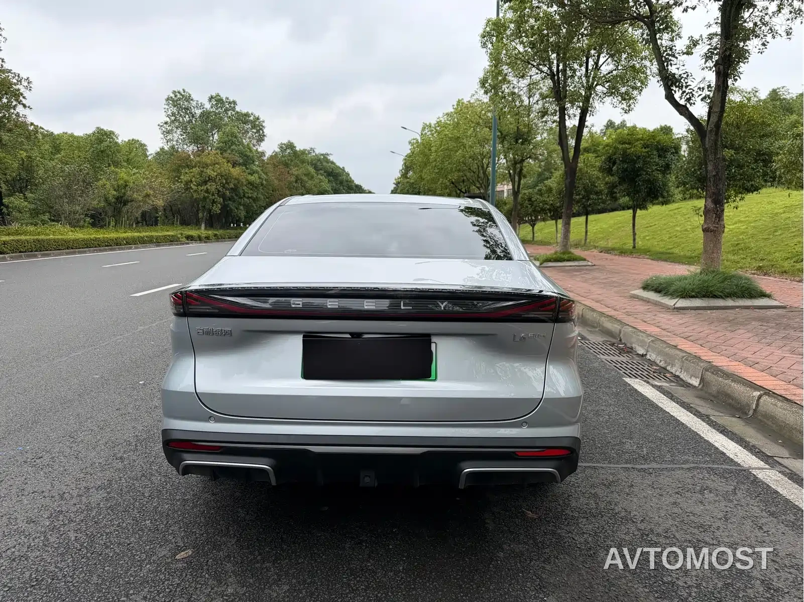 Geely Galaxy L6 2025 EM-i 140km Voyage Edition — фото 10