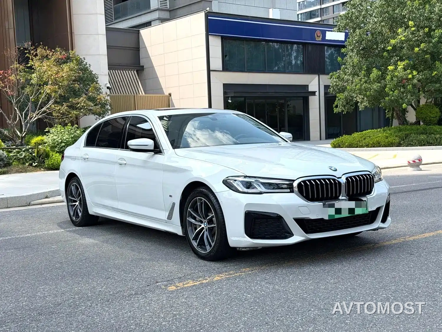 BMW 5 Series New Energy 2021 535Le M Sport Package — фото 3