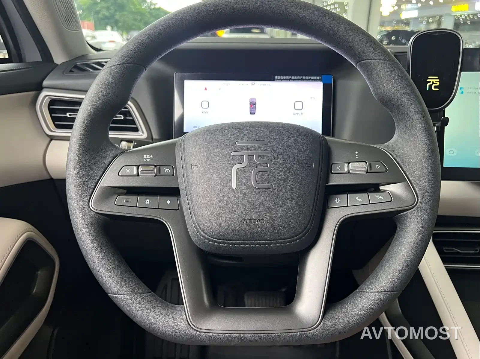 BYD Yuan UP 2025 Model 301KM Navigator — фото 4