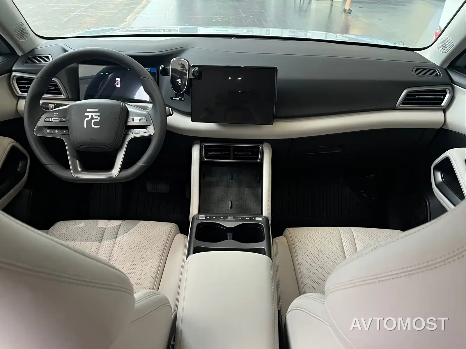 BYD Yuan UP 2025 Model 301KM Navigator — фото 6
