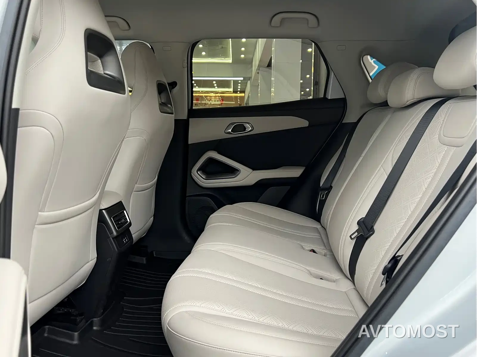 BYD Yuan UP 2025 Model 301KM Navigator — фото 8