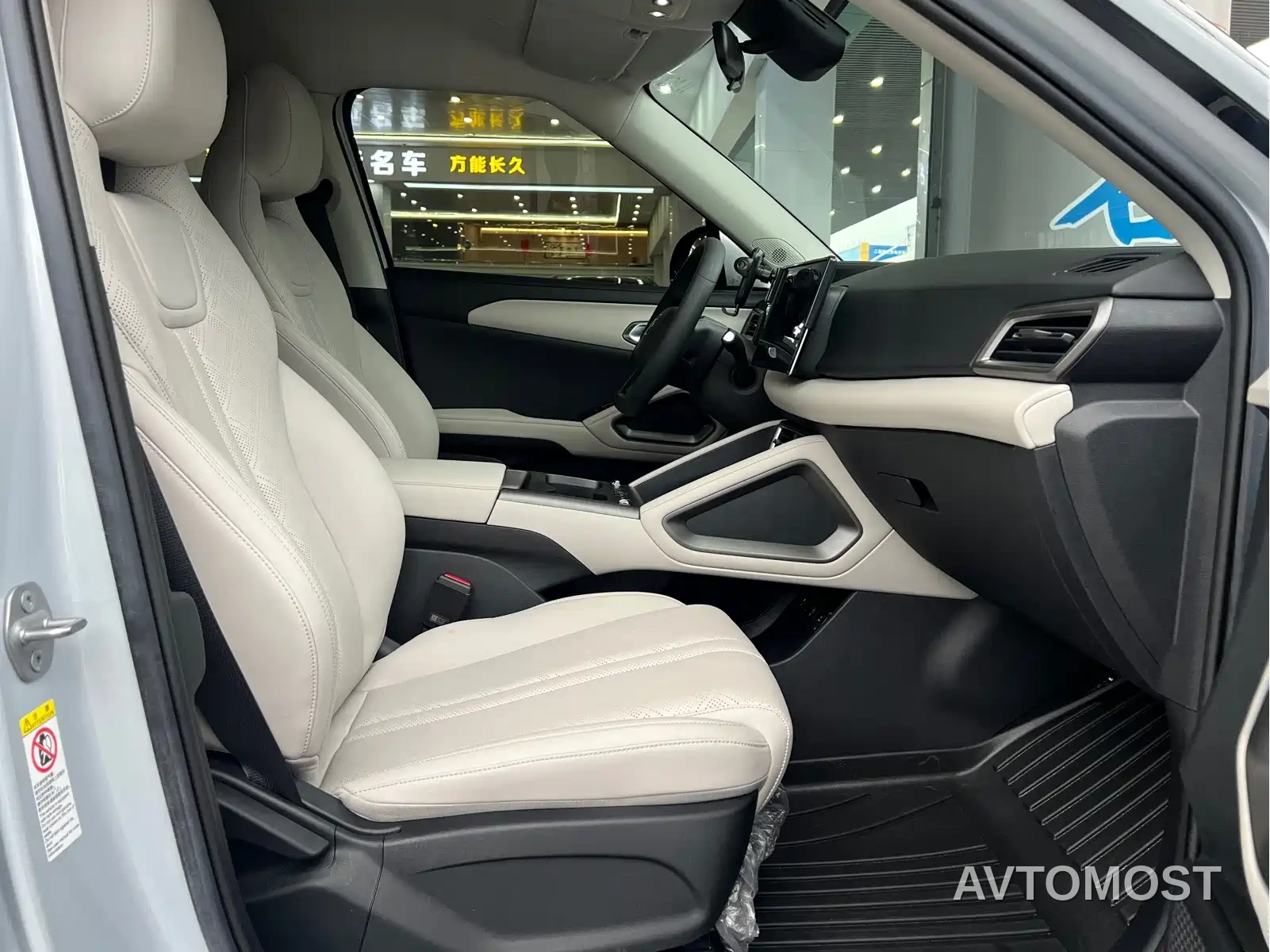 BYD Yuan UP 2025 Model 301KM Navigator — фото 9