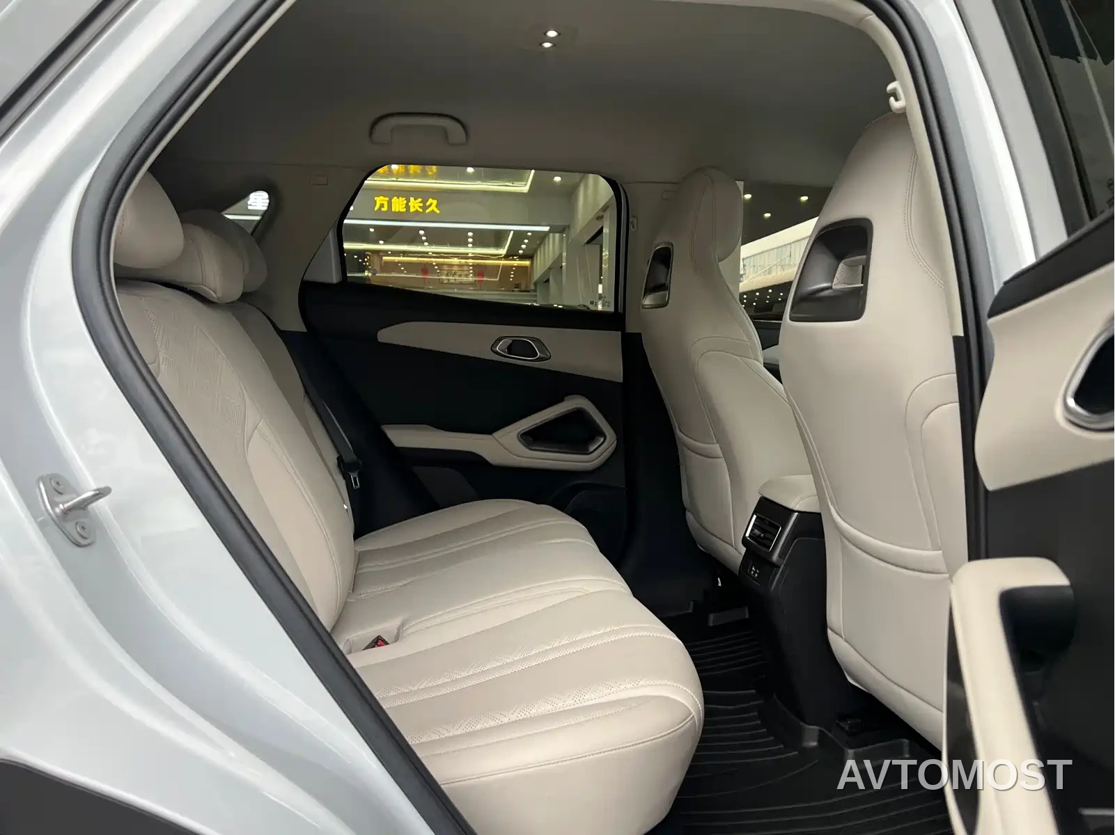 BYD Yuan UP 2025 Model 301KM Navigator — фото 10