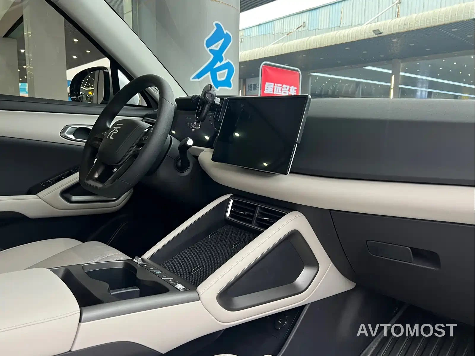 BYD Yuan UP 2025 Model 301KM Navigator — фото 11