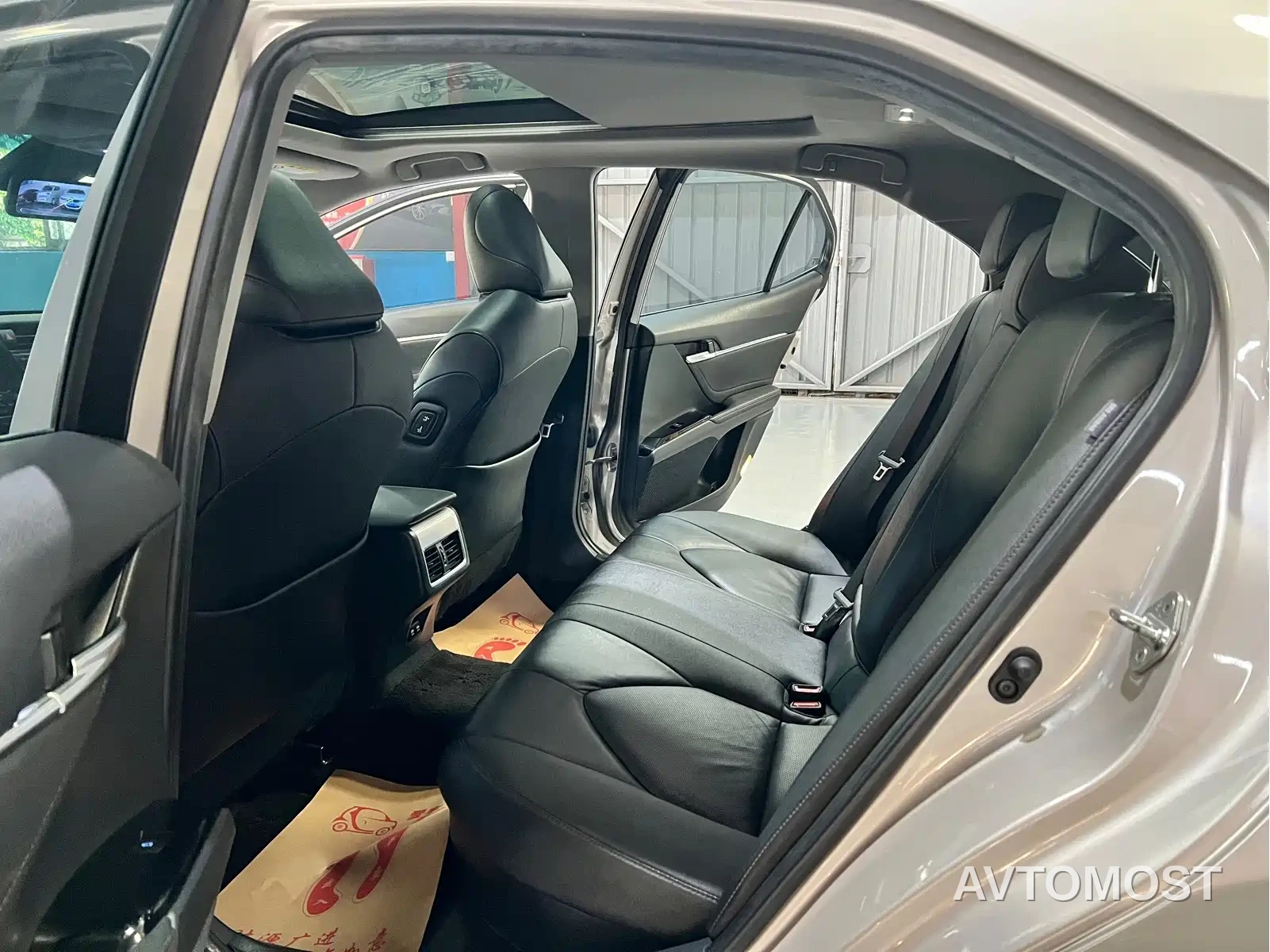 Toyota Camry 2021 Hybrid 2.5HG Luxury Edition — фото 4