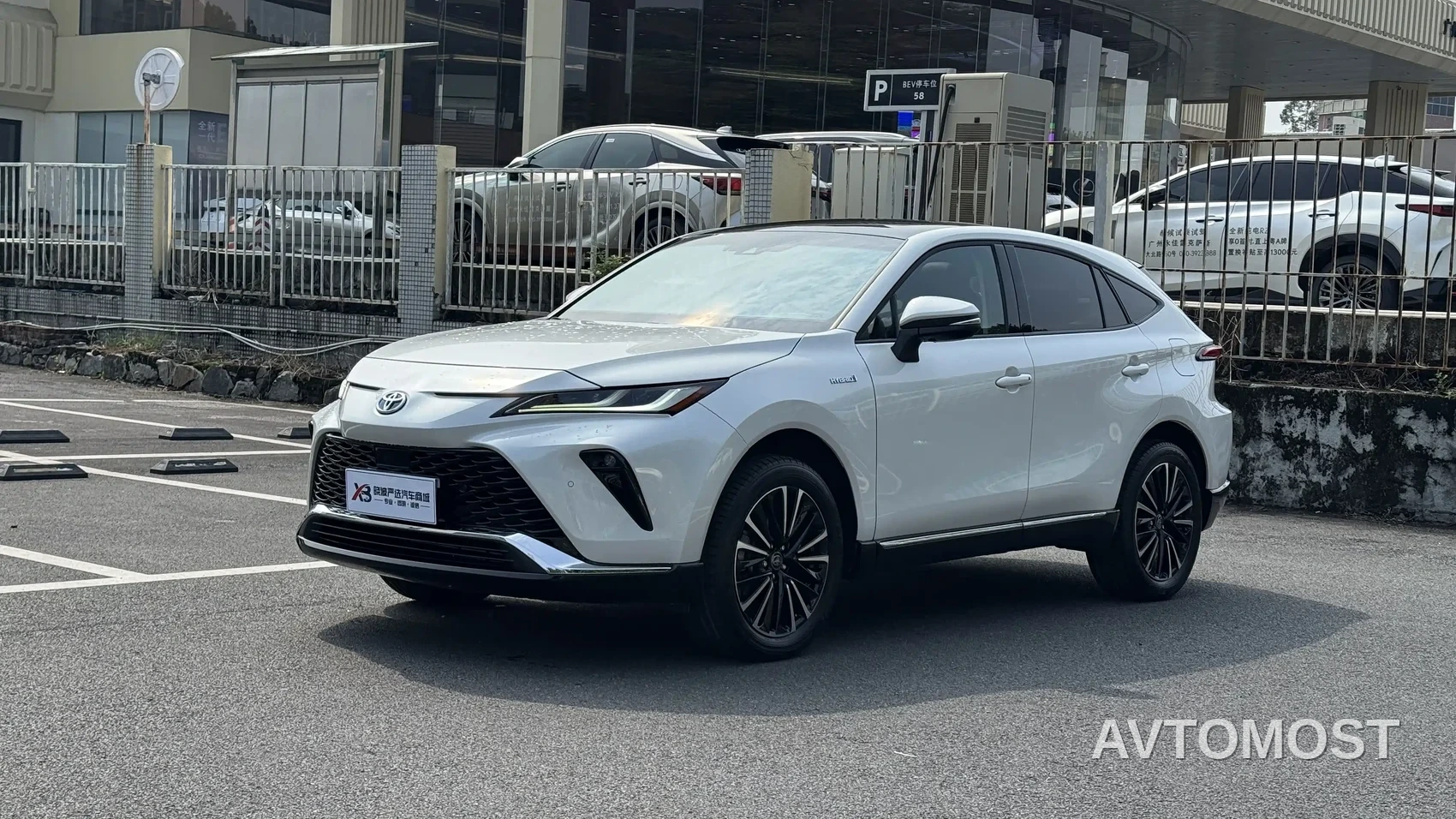 Toyota Venza 2023 2.5L Smart Hybrid FWD Premium — фото 1