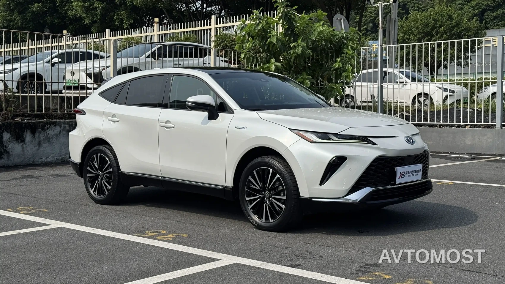 Toyota Venza 2023 2.5L Smart Hybrid FWD Premium — фото 3