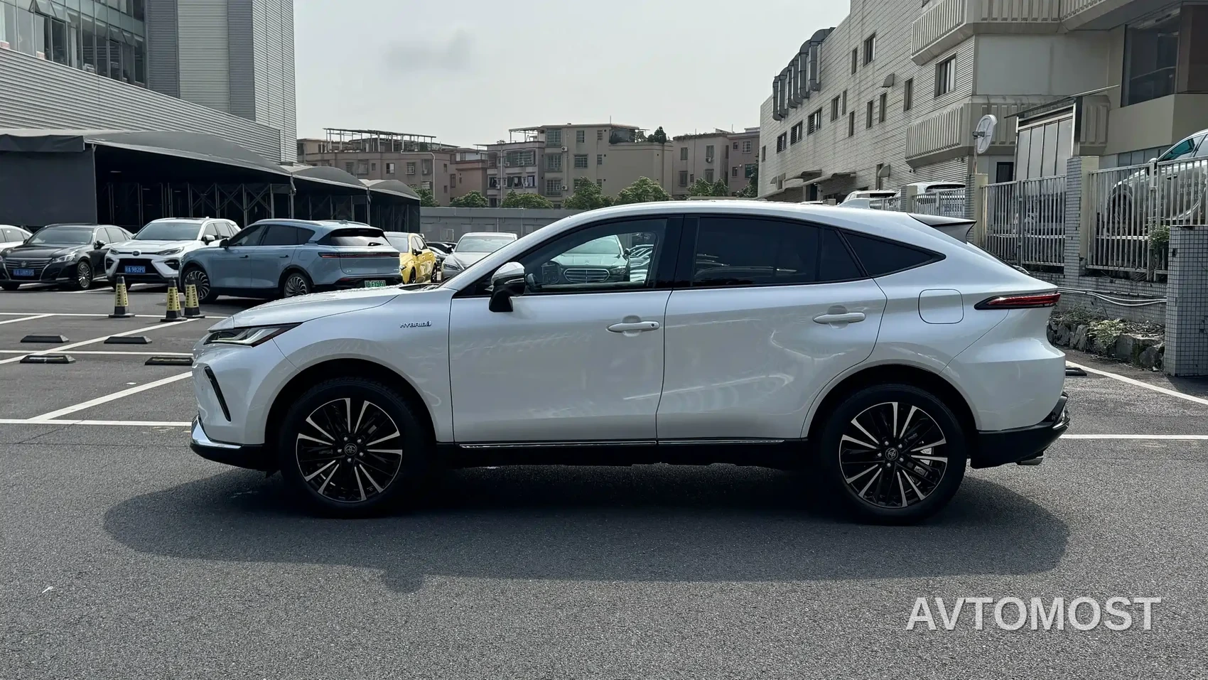 Toyota Venza 2023 2.5L Smart Hybrid FWD Premium — фото 4
