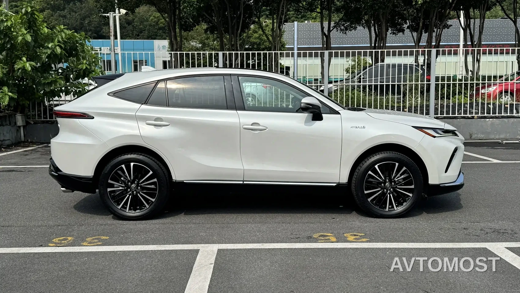 Toyota Venza 2023 2.5L Smart Hybrid FWD Premium — фото 5
