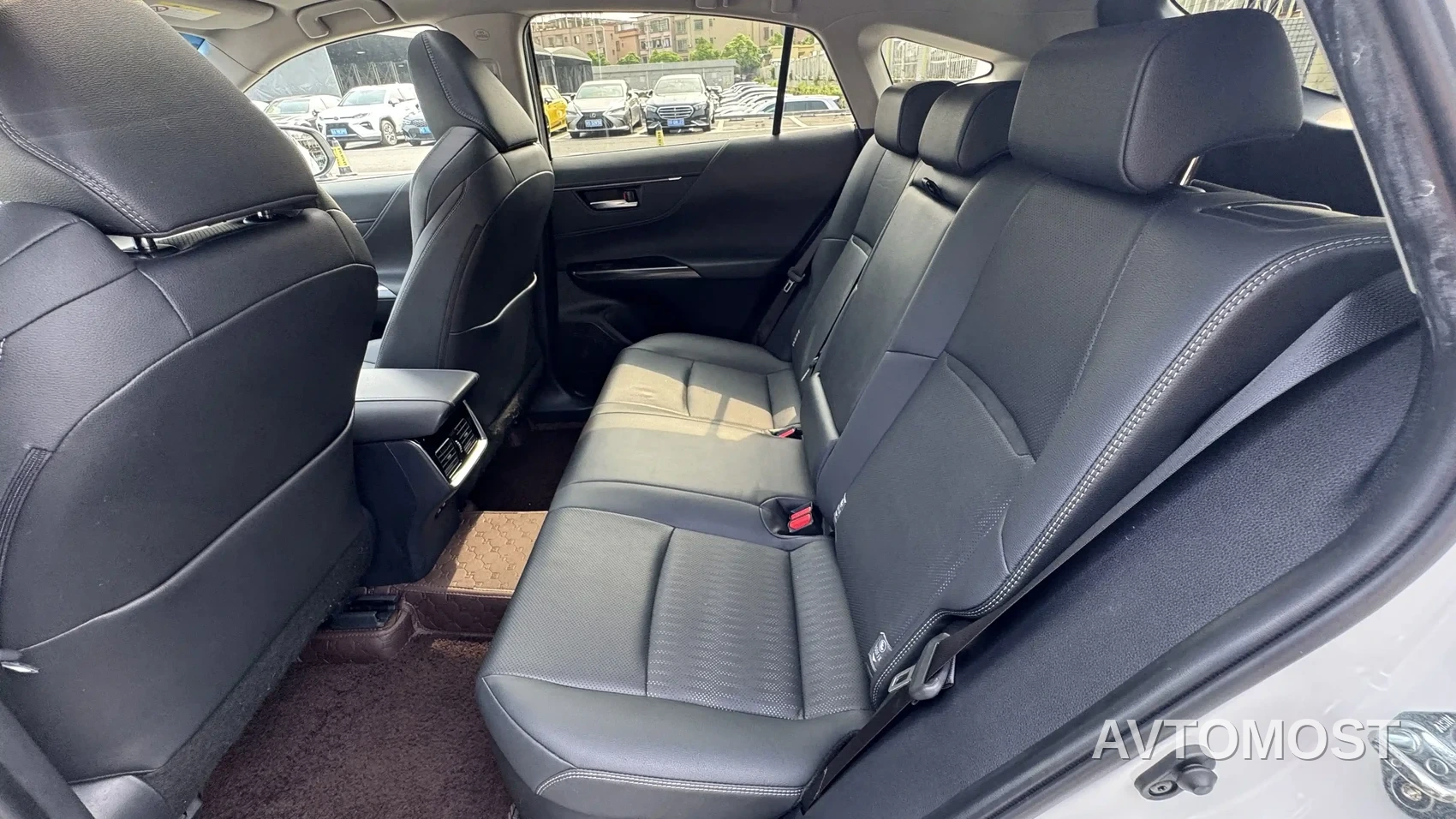 Toyota Venza 2023 2.5L Smart Hybrid FWD Premium — фото 13