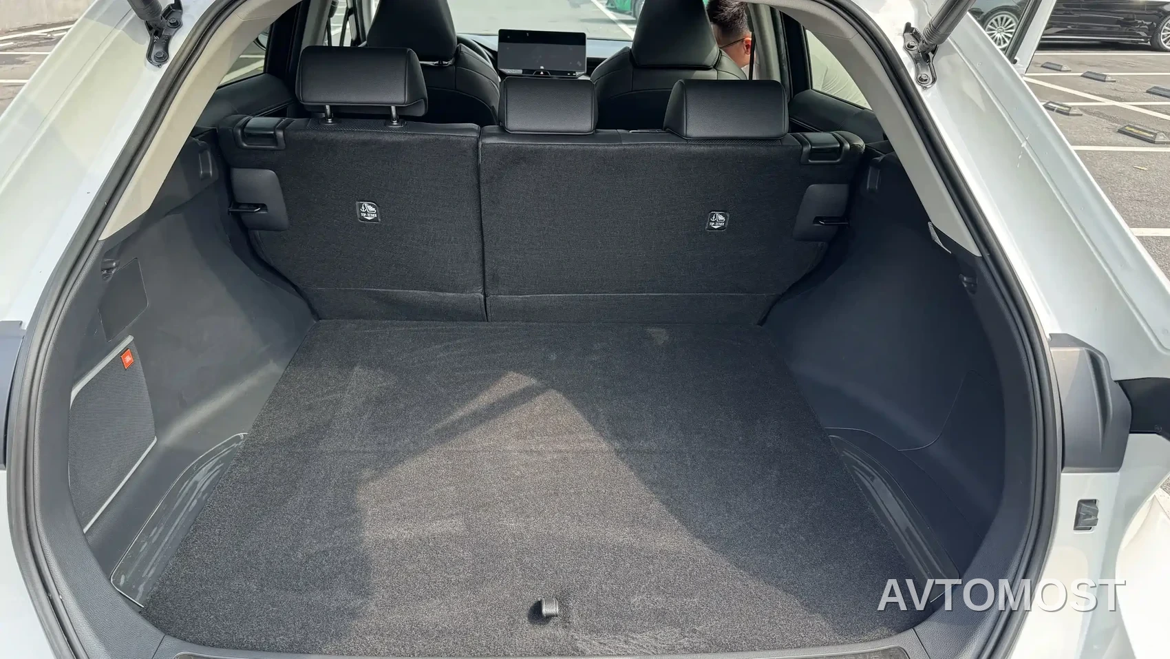 Toyota Venza 2023 2.5L Smart Hybrid FWD Premium — фото 14