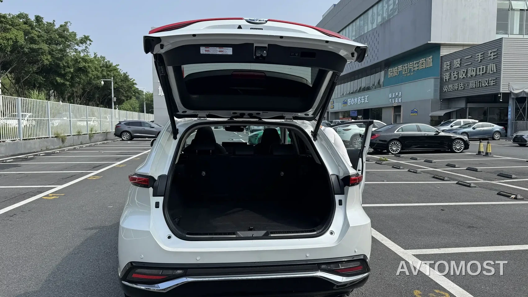 Toyota Venza 2023 2.5L Smart Hybrid FWD Premium — фото 15