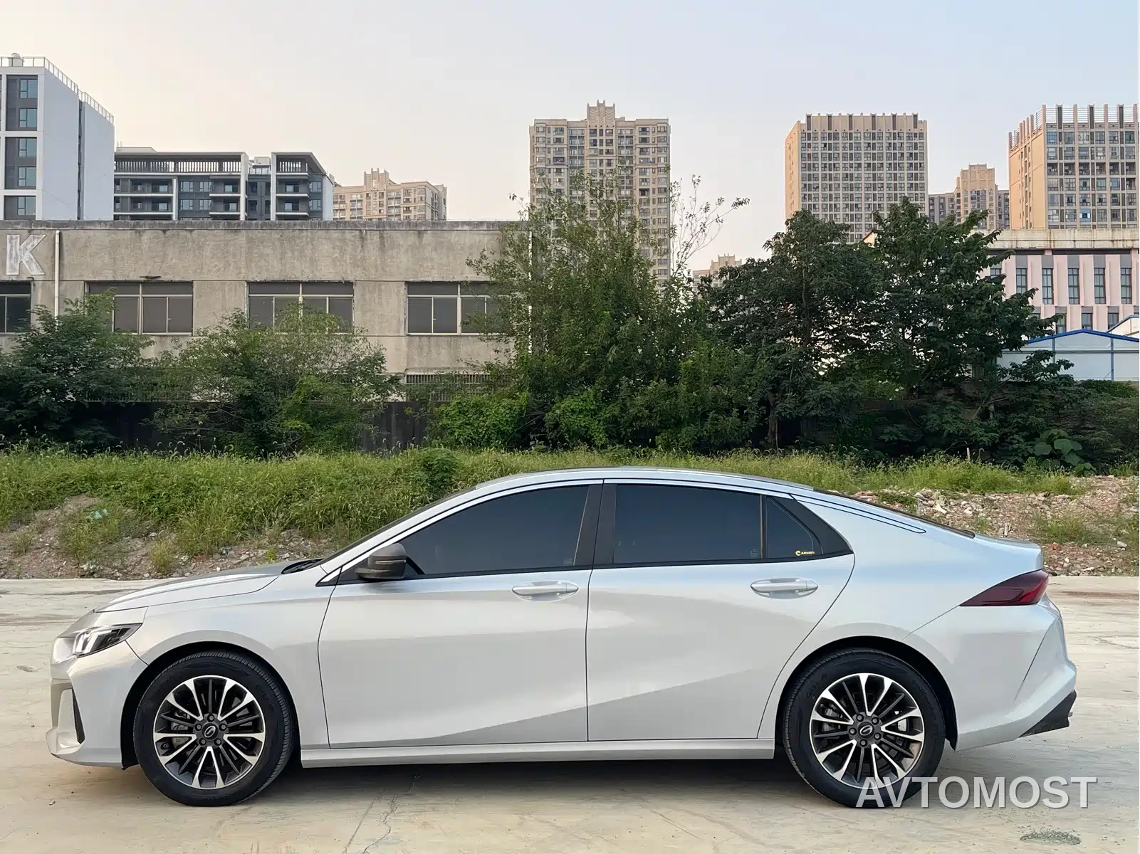 GAC Trumpchi Emkoo 2023 Shadow Leopard H High-Efficiency Hybrid — фото 8