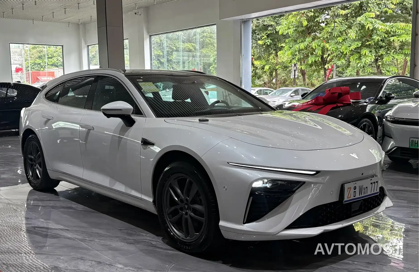 Nezha S Shooting Brake 2024 Model Range Extender 300 Standard — фото 2