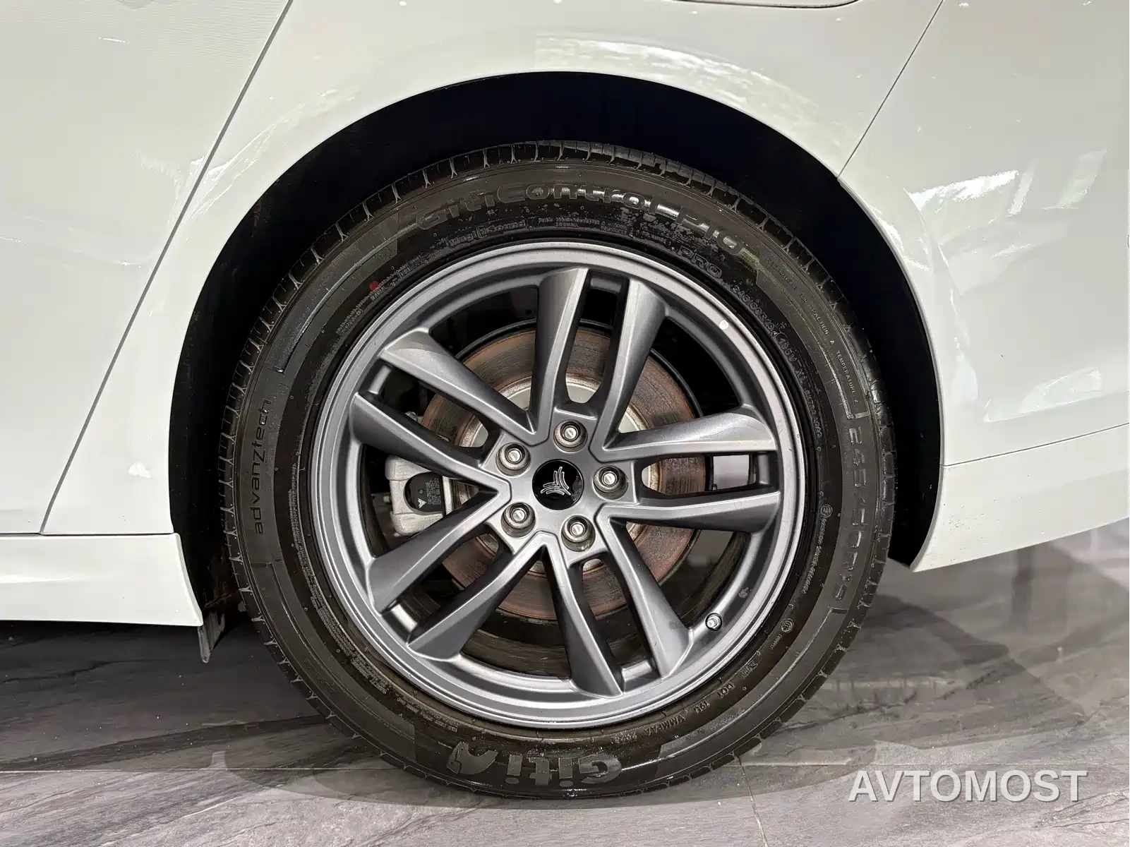 Nezha S Shooting Brake 2024 Model Range Extender 300 Standard — фото 27