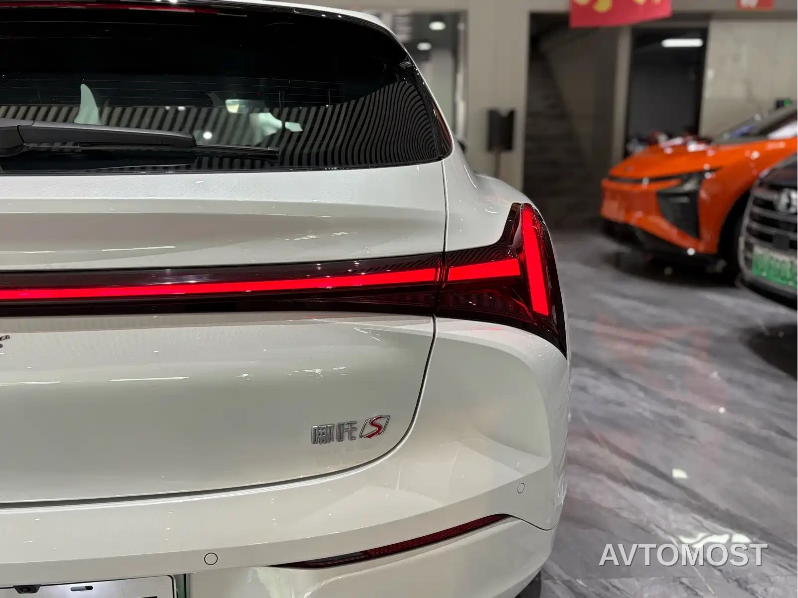 Nezha S Shooting Brake 2024 Model Range Extender 300 Standard — фото 28