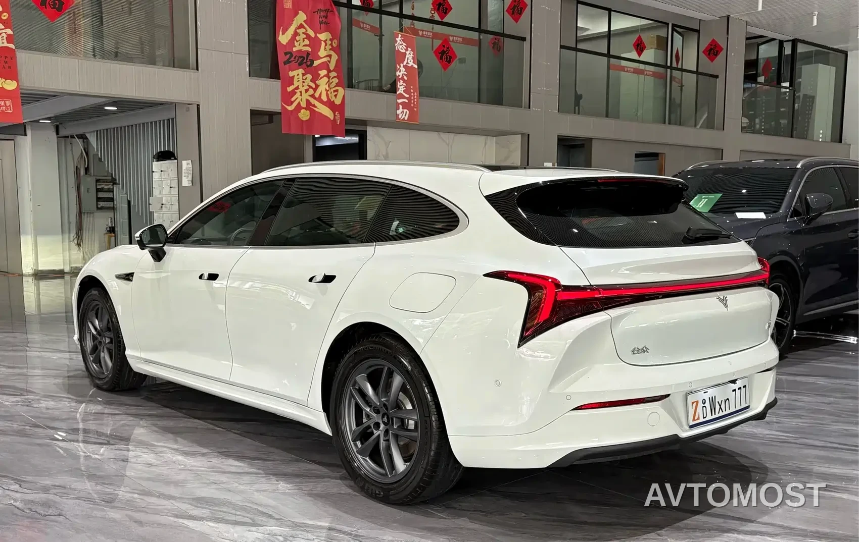 Nezha S Shooting Brake 2024 Model Range Extender 300 Standard — фото 30