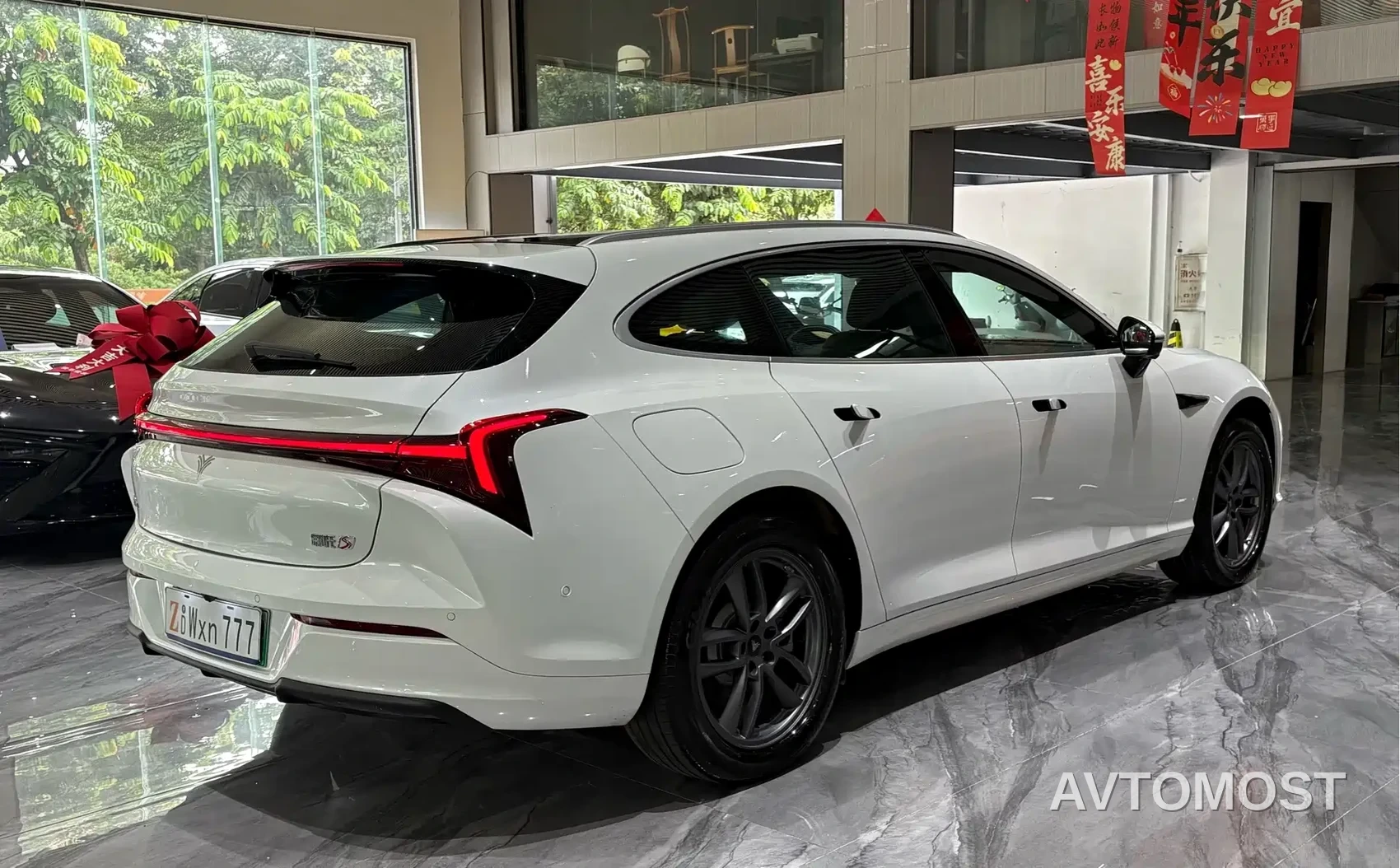 Nezha S Shooting Brake 2024 Model Range Extender 300 Standard — фото 32