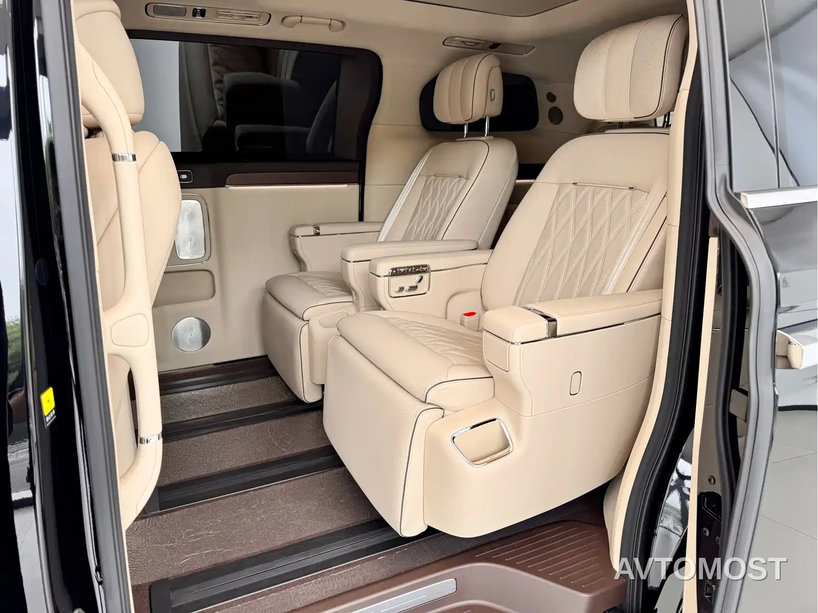 Zhijie Zunjie MPV 2026 Model Base Version — фото 10