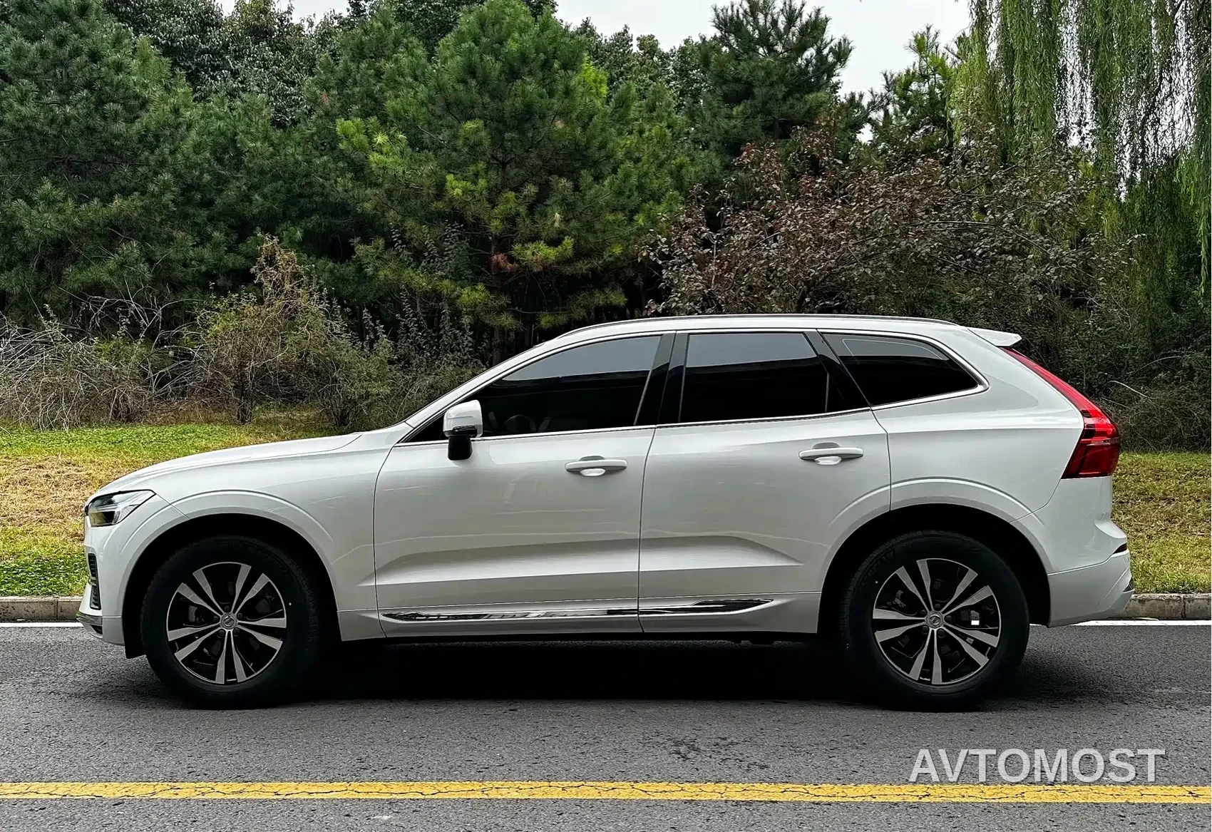 Volvo XC60 2024 B5 AWD Zhiyi Luxury Edition — фото 3