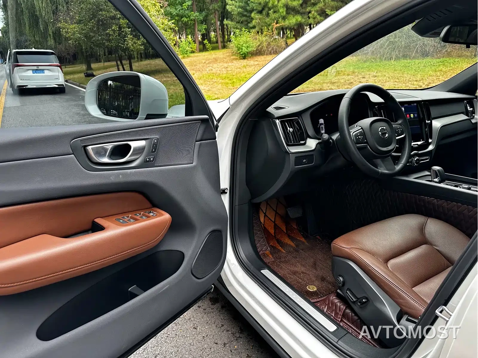 Volvo XC60 2024 B5 AWD Zhiyi Luxury Edition — фото 7