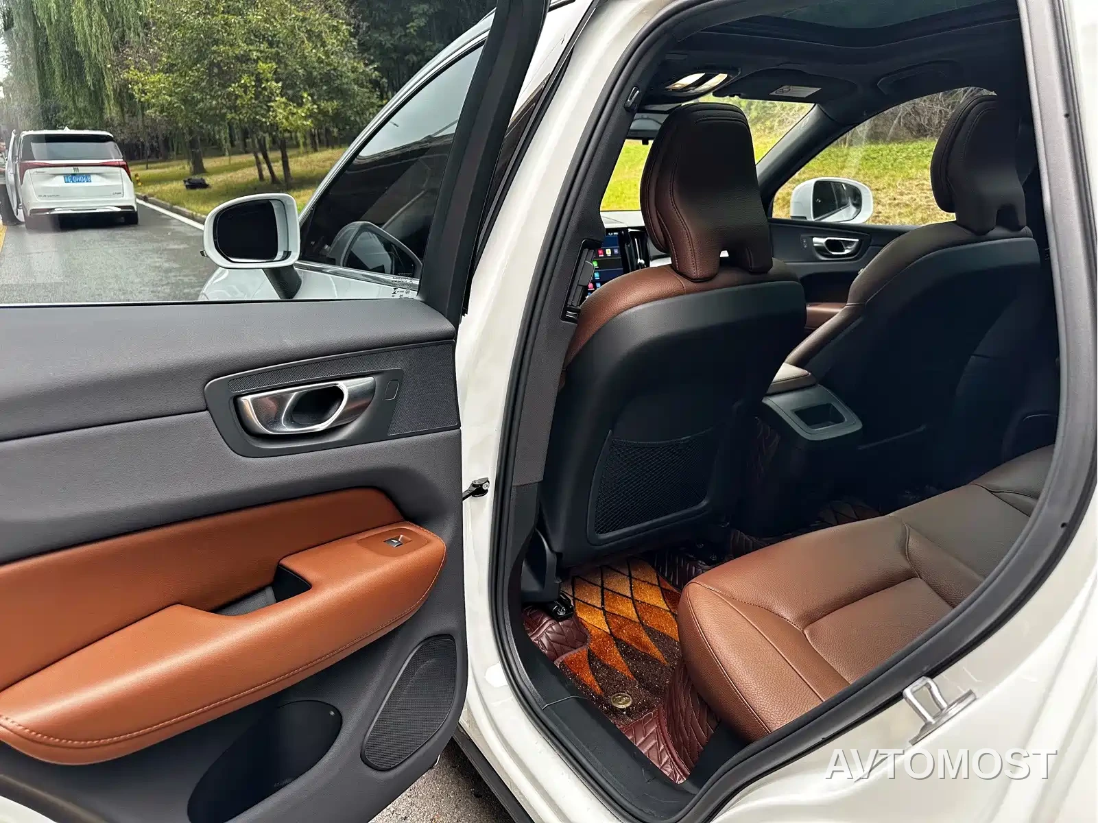 Volvo XC60 2024 B5 AWD Zhiyi Luxury Edition — фото 8