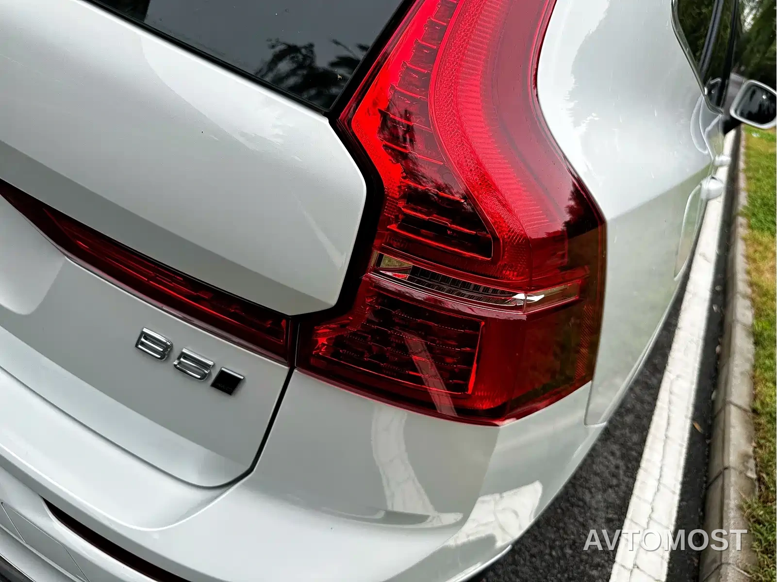 Volvo XC60 2024 B5 AWD Zhiyi Luxury Edition — фото 11