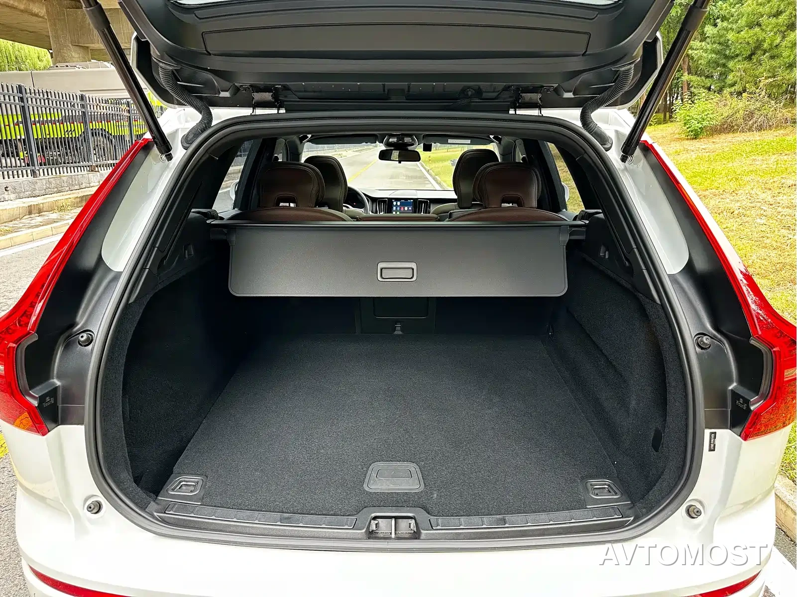 Volvo XC60 2024 B5 AWD Zhiyi Luxury Edition — фото 12