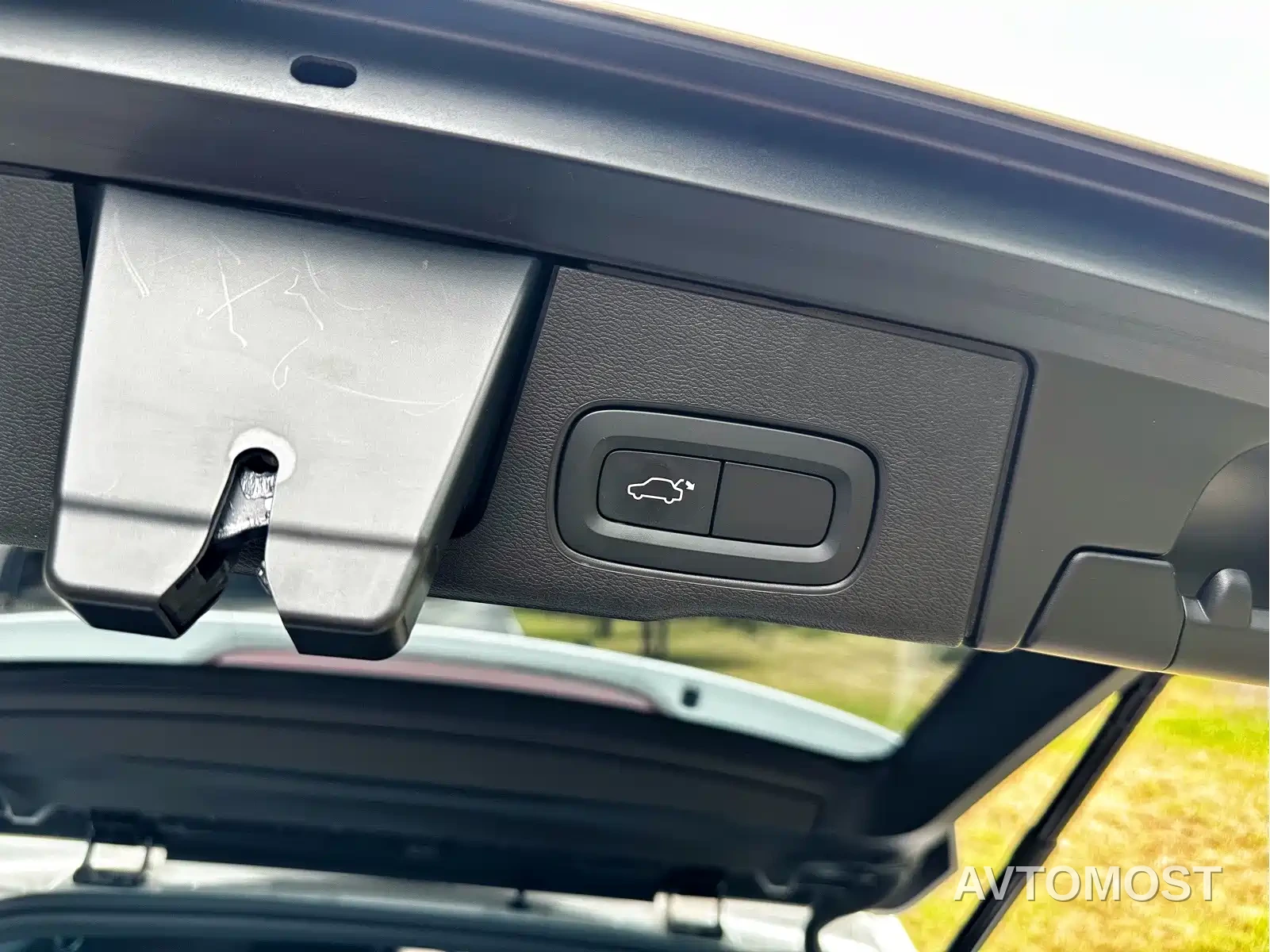 Volvo XC60 2024 B5 AWD Zhiyi Luxury Edition — фото 13