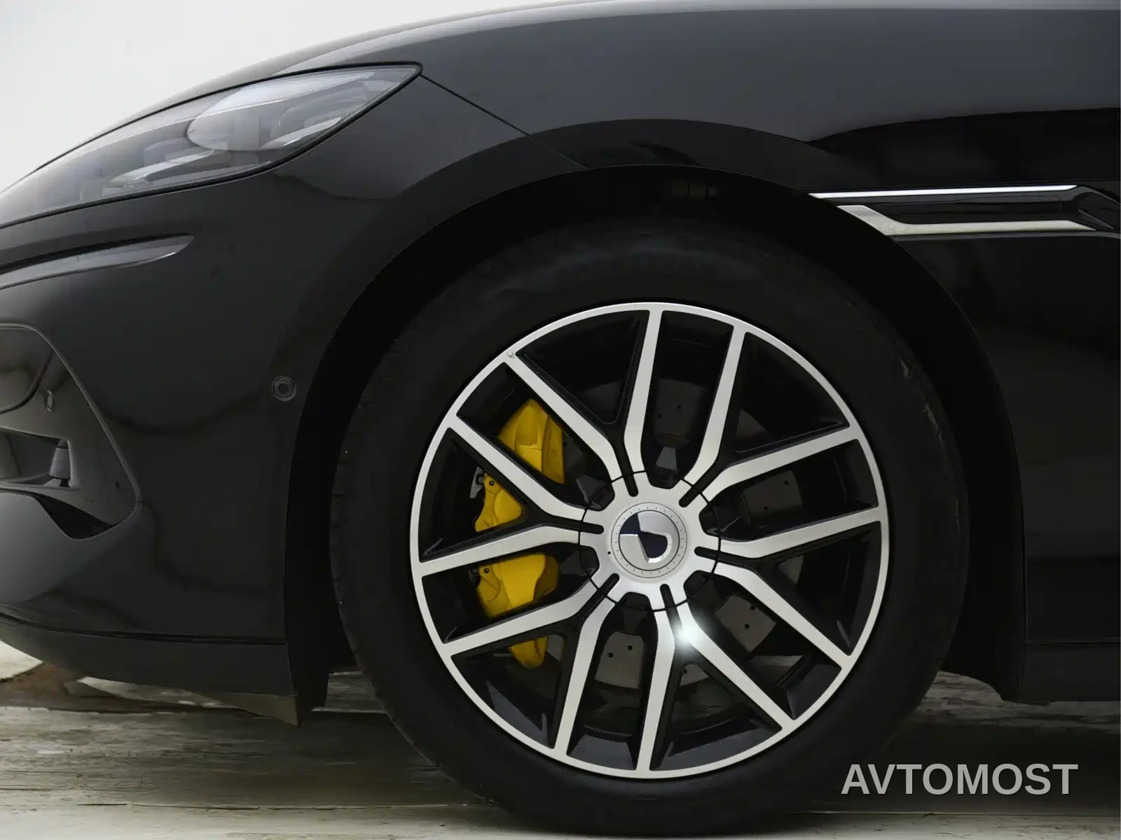 Denza Z9GT 2024 Model 1100 AWD Max Edition — фото 15