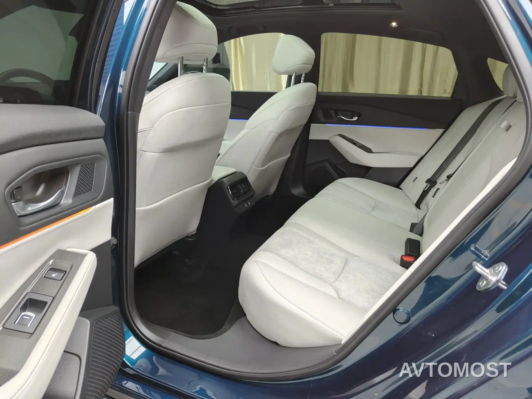 Honda Inspire Hybrid 2023 e:PHEV Premium Edition — фото 9