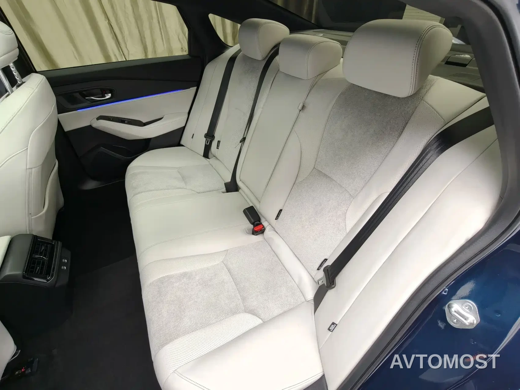 Honda Inspire Hybrid 2023 e:PHEV Premium Edition — фото 10