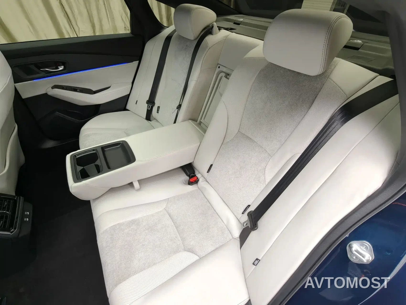 Honda Inspire Hybrid 2023 e:PHEV Premium Edition — фото 11