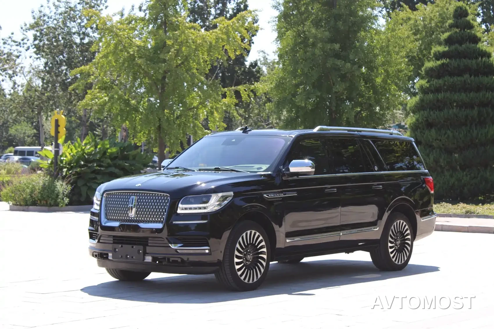 Lincoln Navigator 2022 Model 3.5T Long Wheelbase Presidential Edition — фото 1